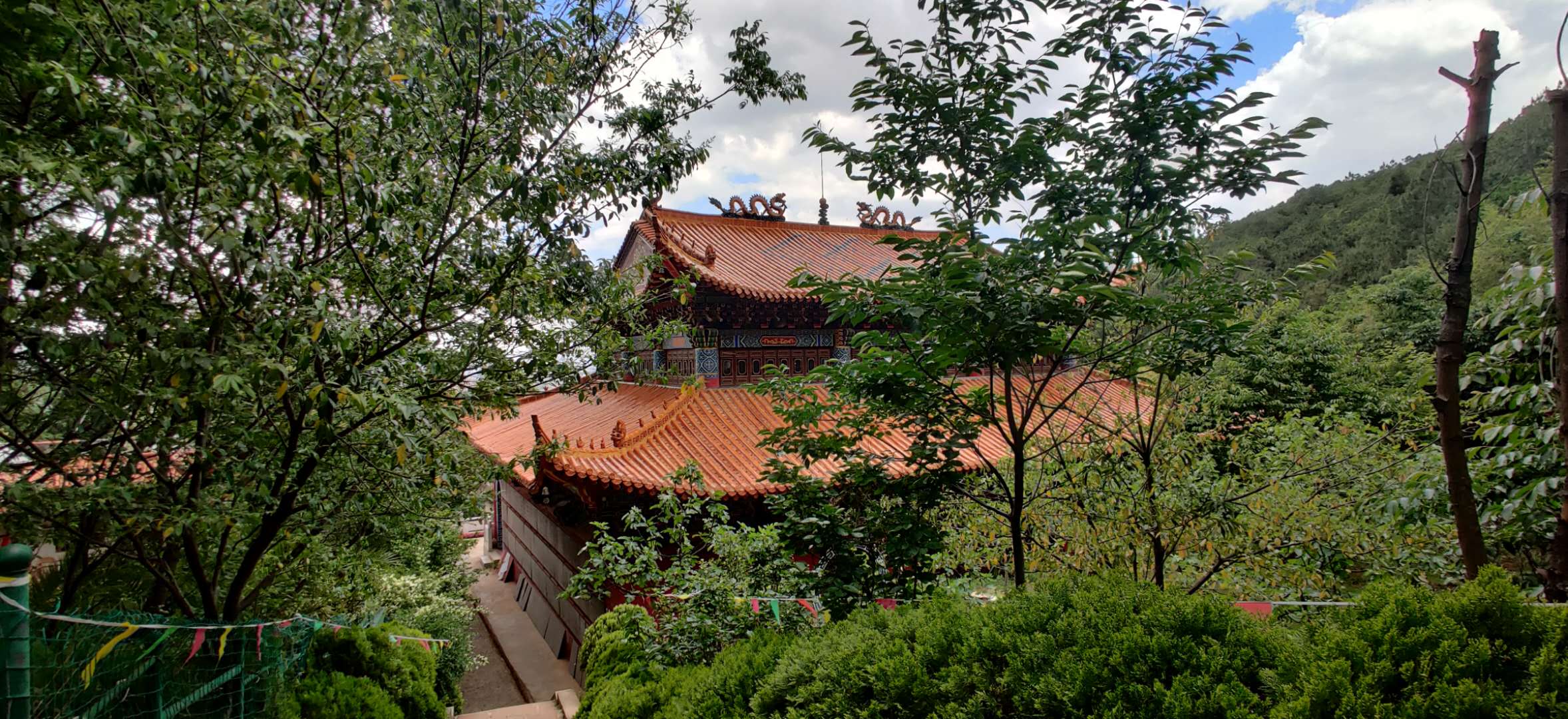 说完昆明的气候,我们接着来看下我们今天的旅游景点--嵩明法界寺